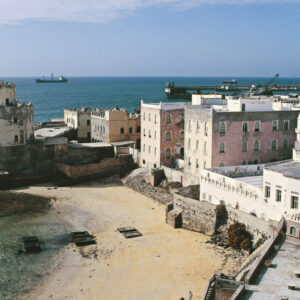 Rada-del-vecchio-porto-di-Mogadiscio-delimitata-dal-faro-a-pianta-ottagonale-del-1912